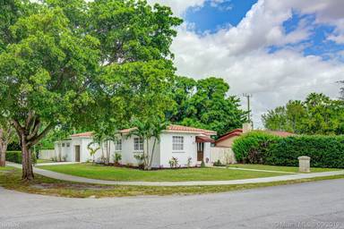 Main picture of 180 Esplanade Dr