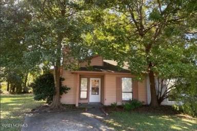 Main picture of 146 Village Ct