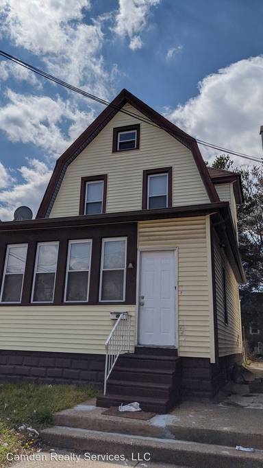 Main picture of 205 Chestnut Ave