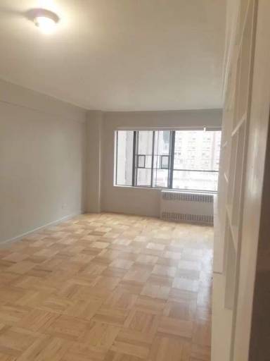 Main picture of 117 E 37th St
