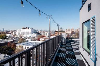 Main picture of 739 Park Ave