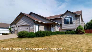 Main picture of 300 W River Oak St