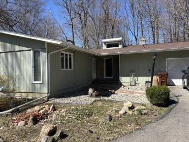 Main picture of 4892 Wilcox Rd