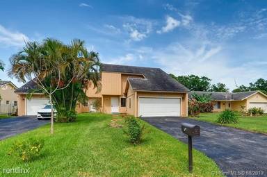 Main picture of 3088 NW 103rd Ln