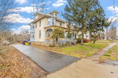 Main picture of 1639 Pennington Rd