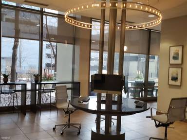 Main picture of 417 W Roscoe St