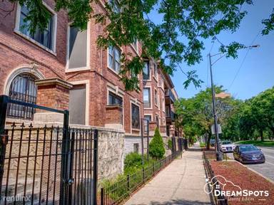 Main picture of 5256 S King Dr