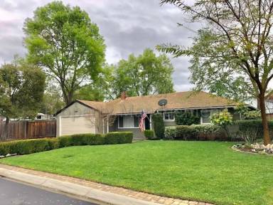 Main picture of 200 Elaine Dr