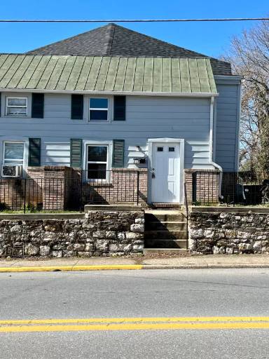Main picture of 218 S West St