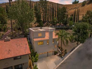 Main picture of 22960 Cass Ave