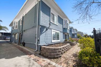 Main picture of 690 30th St