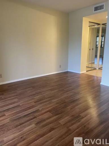 Main picture of Oaks III Condominium