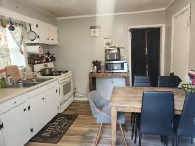 Main picture of 747 7th St NW