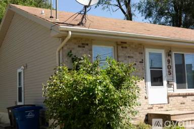 Main picture of 905 Emma Ave