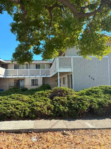 Main picture of 736 Memorial Way