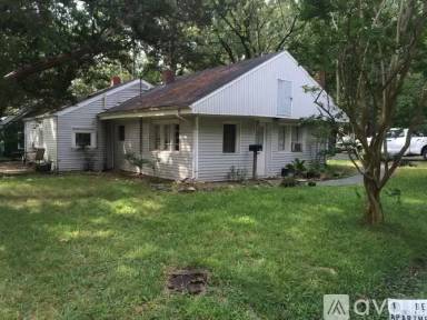 Main picture of 1207 N Greensboro St