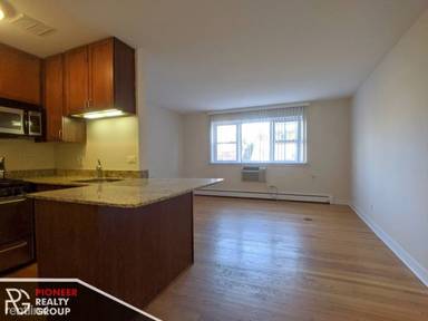 Main picture of 625 W Wrightwood Ave Apartments