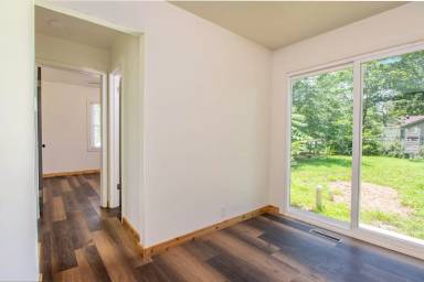 Main picture of 2345 S Greenwood St