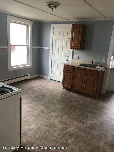 Main picture of 32 1/2 Nichols St