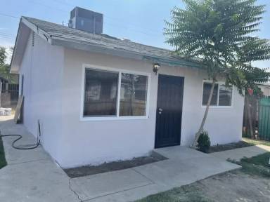 Main picture of 704 Lilac St