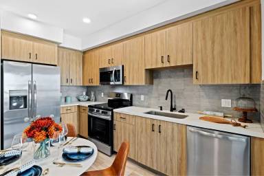 Main picture of 7650 Van Nuys Blvd