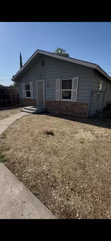 Main picture of 1404 E Fountain Way