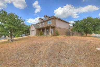 Main picture of 400 Summer Dr