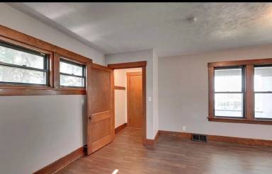 Main picture of 3209 S 32nd Ave