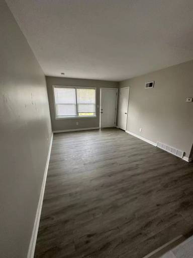 Main picture of 5616 E 101st Ter
