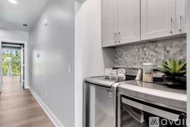 Main picture of 428 W Swoope Ave