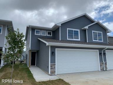 Main picture of Village at Rock Creek