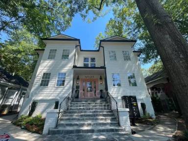 Main picture of 1215 Euclid Ave NE