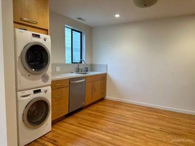 Main picture of 1300 Castro St