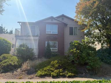 Main picture of 3218 Rockefeller Ave