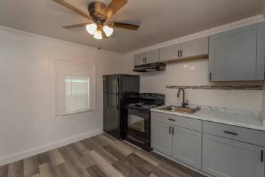 Main picture of 1400-1418 Maple St
