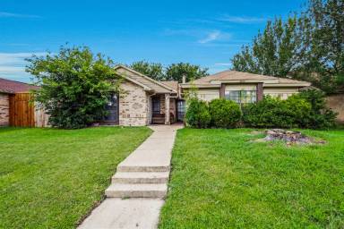 Main picture of 3048 Navarro Ln