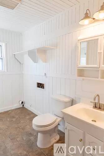 Main picture of 605 NE Olney Ave