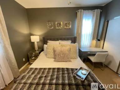 Main picture of 8025 Holland Park St