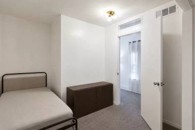 Main picture of 1003 Center St NW
