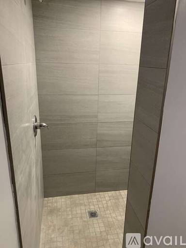 Main picture of 725 E 181st St