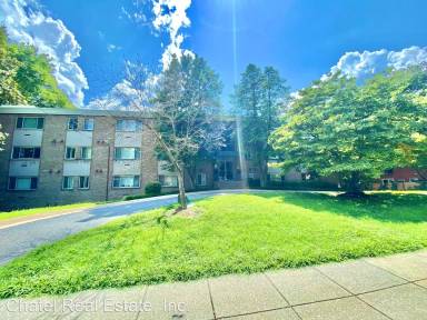 Main picture of 4570 MacArthur Blvd NW