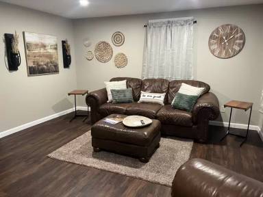 Main picture of 76 Parkway Dr
