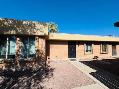 Main picture of 660 S Pantano Rd