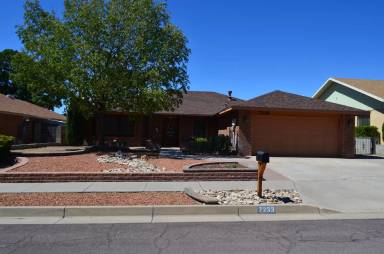 Main picture of 7233 General Kearny Dr NE