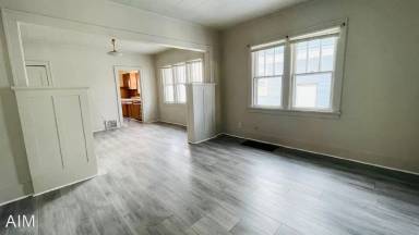 Main picture of 309 S Jackson St