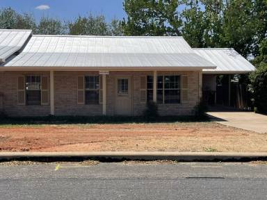 Main picture of 1004 W Hill St