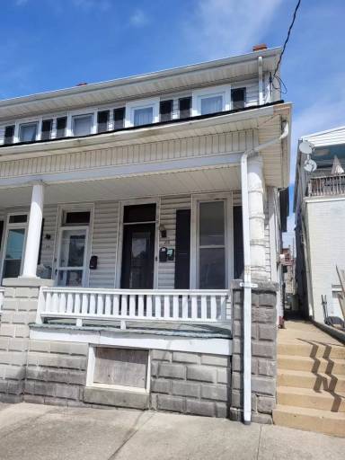 Main picture of 86 E Franklin St