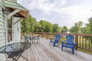 Main picture of 15 Cottage Pl