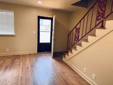 Main picture of 420 Walton Ln