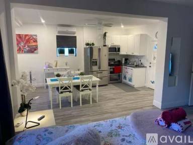 Main picture of 2 NE 91st St